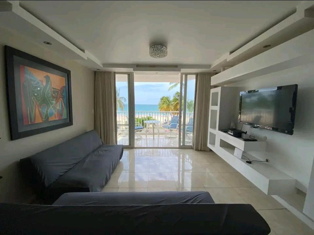 Beach Apartments At Marbella Del Caribe San Juan Eksteriør billede