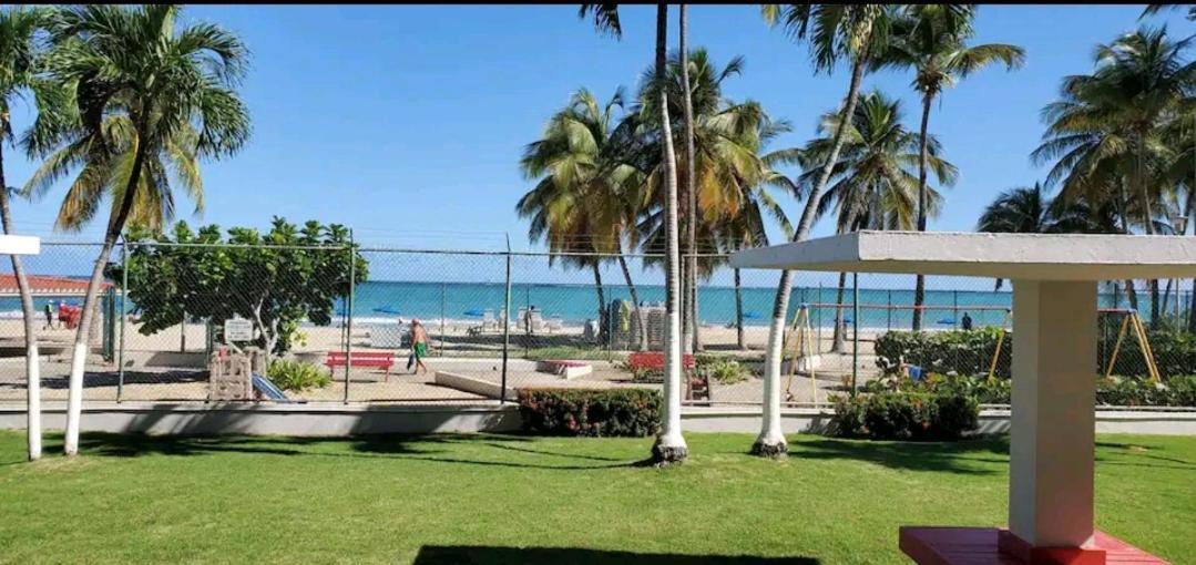 Beach Apartments At Marbella Del Caribe San Juan Eksteriør billede